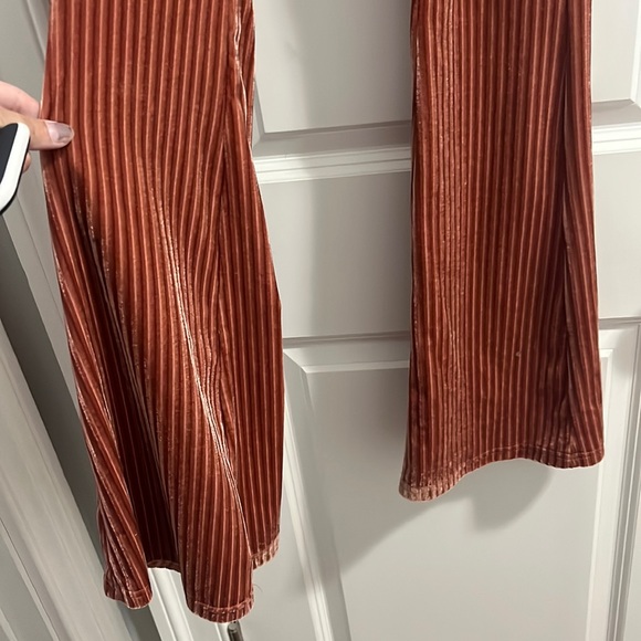 ✨ SHEIN BAE Solid Flare Leg Velvet Pants Womens SIZE S • Worn Once • Stretchy - Picture 5 of 10